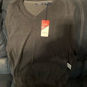Izod Men’s v neck sweater